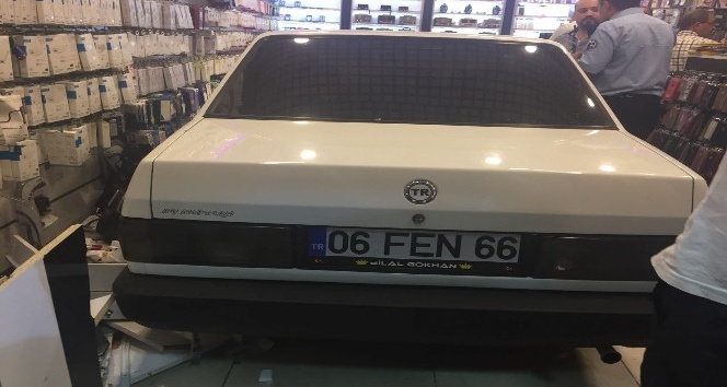 Otomobil iş yerine girdi