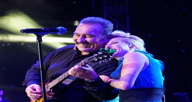 Ümit Besen ve Pamela Bursa’yı salladı