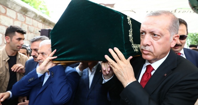 Cumhurbaşkanı Erdoğan cenazede duyurdu! &#039;2019 yılına onun adını vereceğiz&#039;