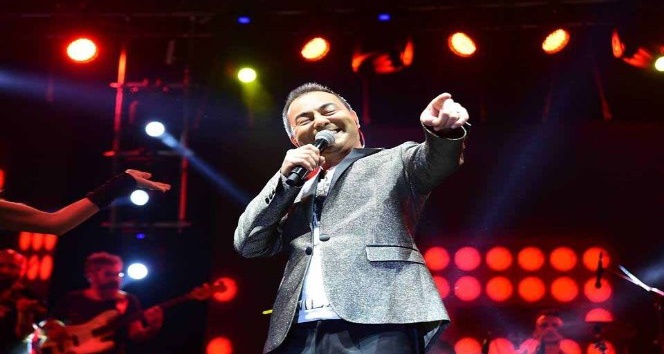 Serdar Ortaç Finikelileri coşturdu