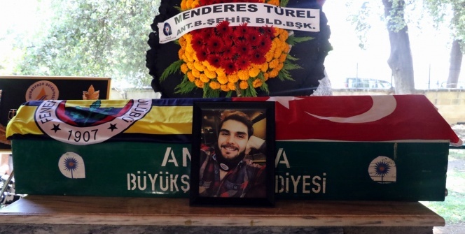 Acun Ilıcalı'dan hüzünlü veda! Alper Baycın gözyaşları arasında toprağa verildi