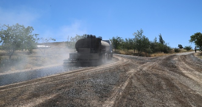 Elazığ’da köy yolları asfaltlanıyor