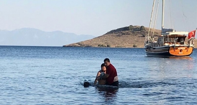 Bodrum Belediye Başkanı Mehmet Kocadon boğulan tatilcinin hayatını kurtardı