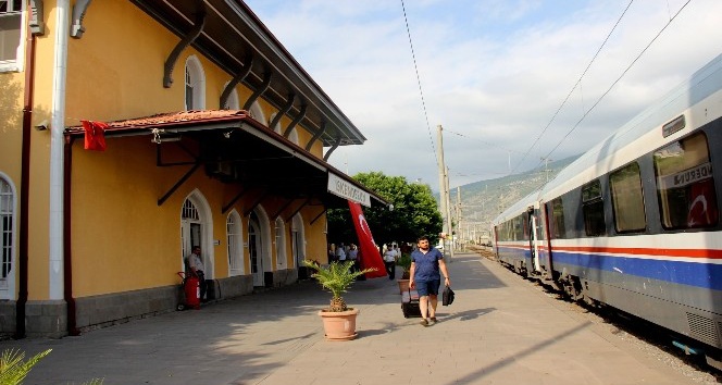 103 yıllık tarihi İskenderun Garı hızlı treni bekliyor