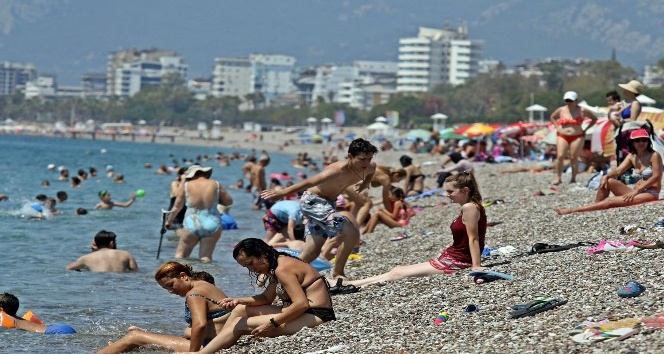 Turizmin başkenti Antalya yılın en yüksek sıcaklığını hissedecek
