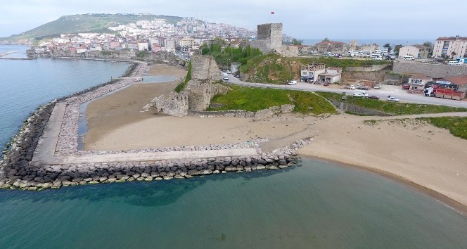 Sinop’un Kumkapı sahilindeki kötü deniz kokusu vatandaşları rahatsız ediyor