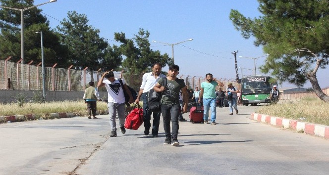 ’Ülkenize dönün’ diyen Esad rejimine Suriyelilerden tepki