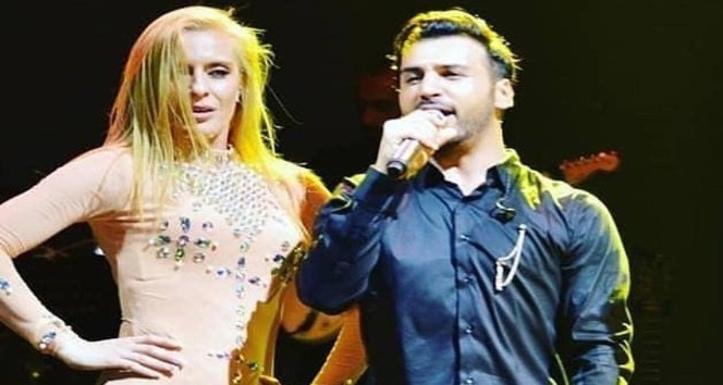 Emre Kaya Antalya’da hayranlarıyla buluştu