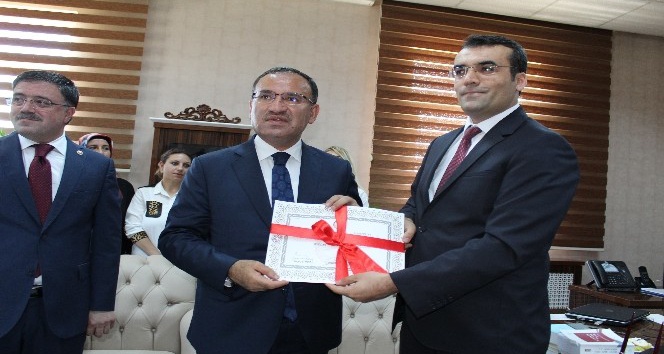 Bozdağ, mazbatasını aldı