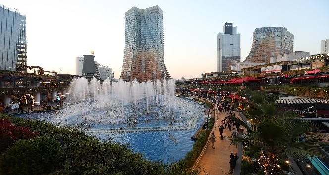 Ünlülerin Balmumu Heykelleri Ataşehir’de sergileniyor