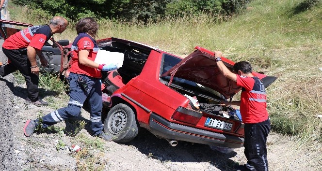Bolu’da menfeze uçan otomobil hurdaya döndü: 4 yaralı