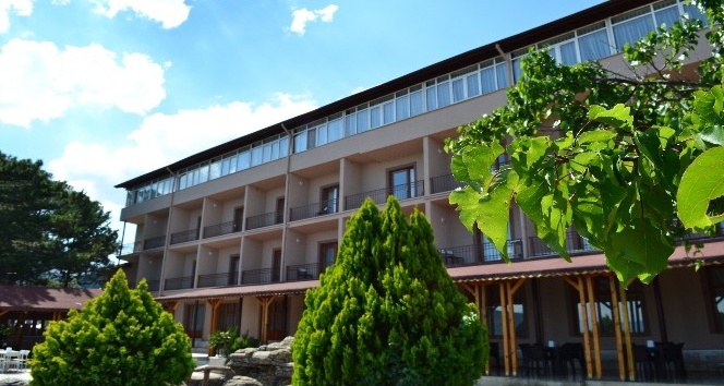 Devletin FETÖ’den hazineye aktardığı Barla Oteli hizmete açıldı