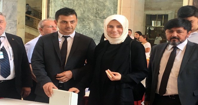 AK Parti Ankara milletvekili Zeynep Yıldız milletvekili kaydını yaptırdı