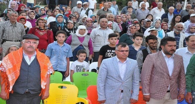 Afyonkarahisar’ın Hocalar ilçesinde Uğur Işılak konser verdi