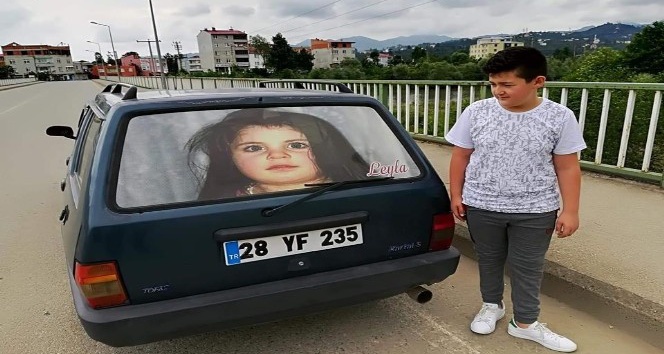 Minik Leyla’nın fotoğrafıyla arabasını kaplattı