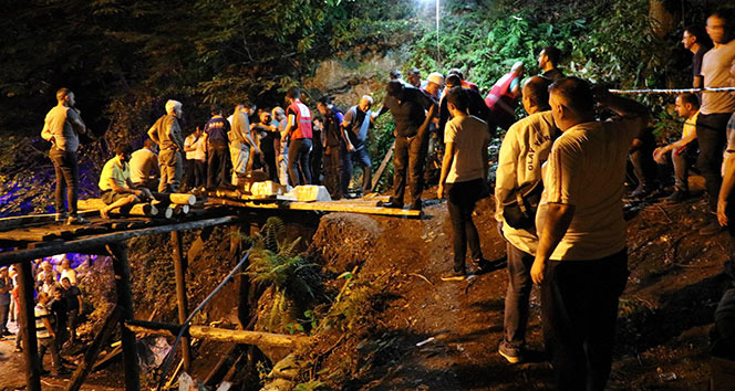 Maden ocağında mahsur kalan işçilere ulaşıldı