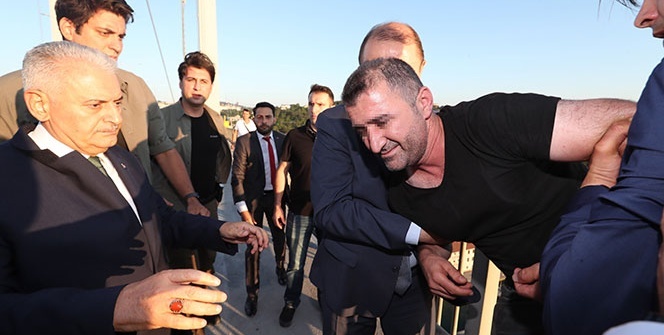 Köprüdeki intihar teşebbüsünü Başbakan Yıldırım önledi