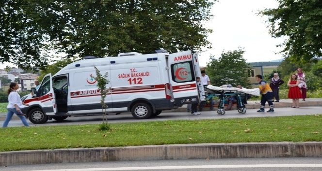 Biga’da karşıdan karşıya geçmek isteyen kişiye otomobil çarptı