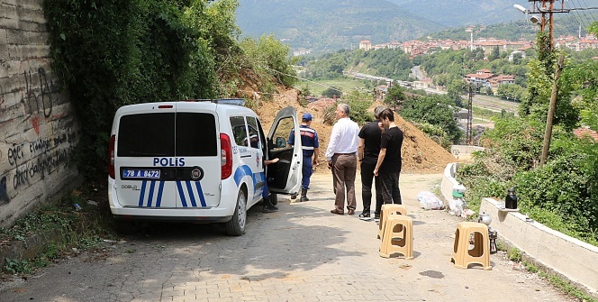 Belediye ekipleri yol çalışması yapıyordu... Gördüklerine inanamadılar!