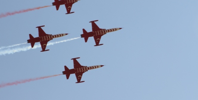 Türk Yıldızları’ndan Yalvaç’ta nefes kesen gösteri