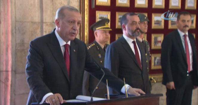Cumhurbaşkanı Erdoğan Anıtkabir’i ziyaret etti
