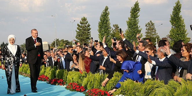 Türkiye'de tarihi güne görkemli tören!