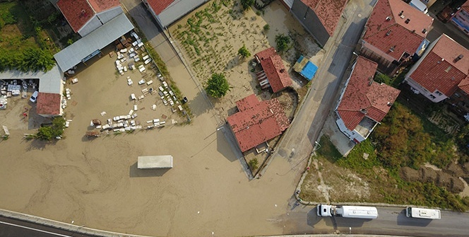 Sağanak yağış Bozüyük'ü vurdu
