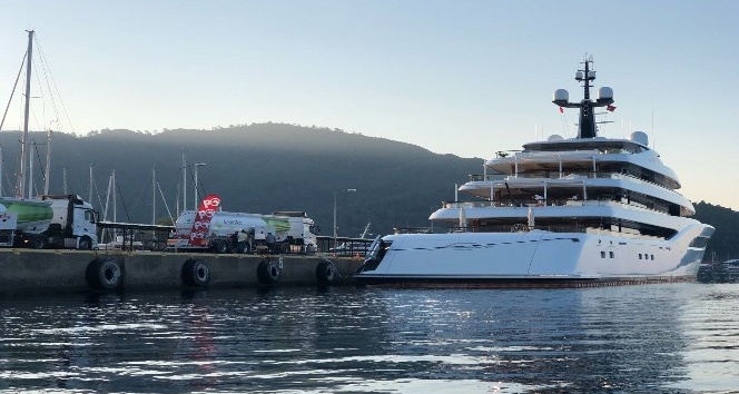 Amerikalı milyarderin lüks yatı, Marmaris’te 200 ton yakıt ikmali yaptı