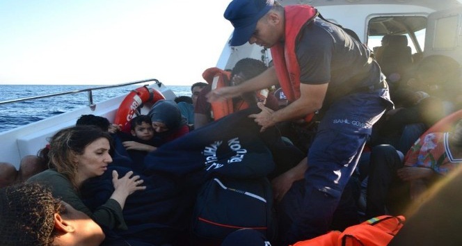 İzmir’de iki günde 90 göçmen yakalandı