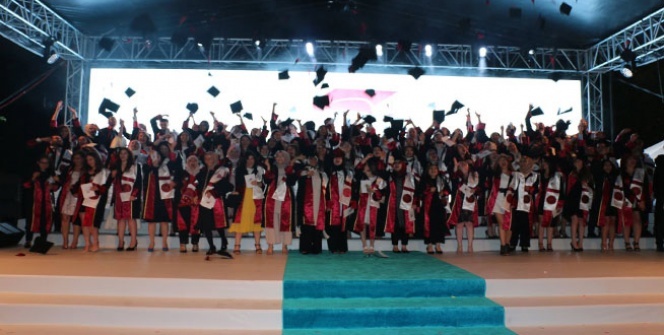 Bezmiâlem’de mezuniyet heyecanı