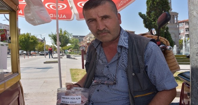 Sattığı simit paralarının kârını Mehmetçiğe bağışlayacak