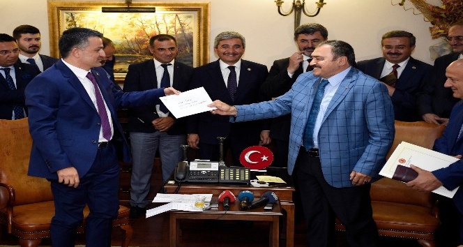 Veysel Eroğlu görevi Tarım ve Orman Bakanı Bekir Pakdemirli’ye devretti