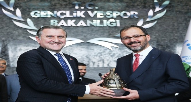 Gençlik ve Spor Bakanı Mehmet Kasapoğlu görevi devraldı