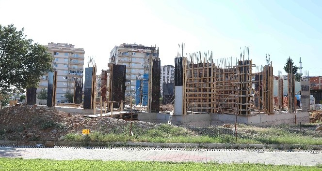 Bayraklı’daki kültür merkezi inşaatı yükseliyor