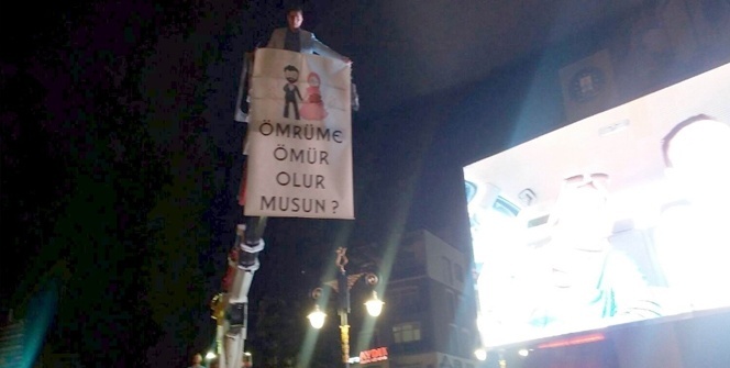 Mimardan vinçli evlilik teklifi