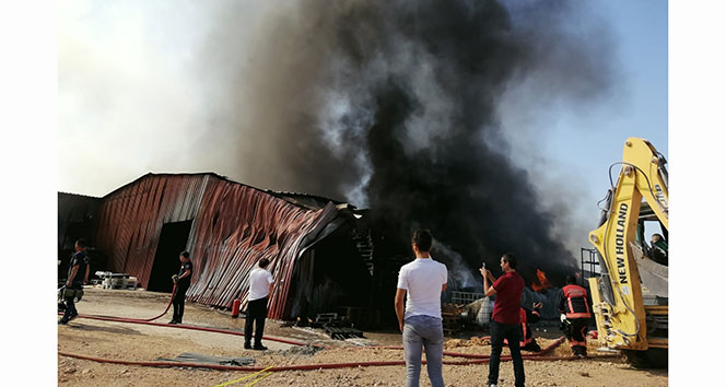 Malatya&#039;da ambalaj fabrikasında korkutan yangın
