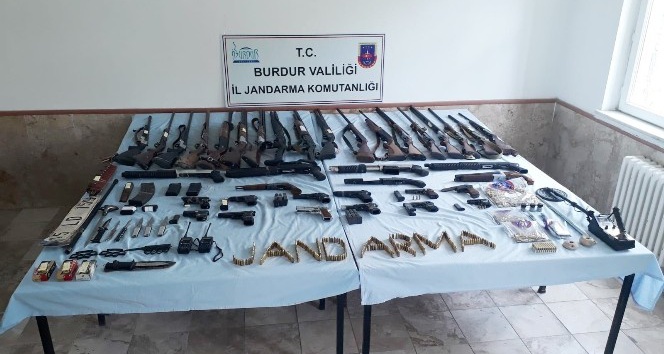 Burdur merkezli 3 ilde eş zamanlı ‘yasadışı silah ticareti’ operasyonu: 9 gözaltı