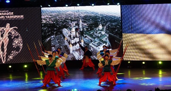 Bursa Altın Karagöz Halk Dansları Yarışması’nda yarı final heyecanı