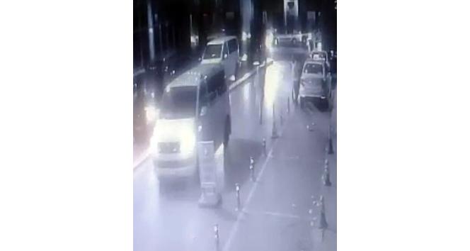 Lüks minibüsten taksi şoförüne silahlı saldırı kamerada