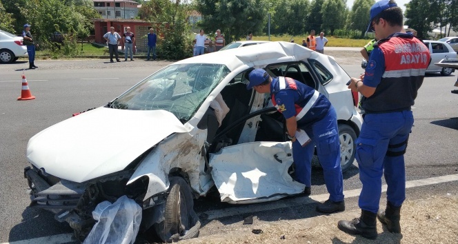 Samsun&#039;da trafik kazası: 2 ölü, 2 yaralı!