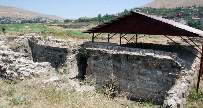 Bitlis Kalesi’nde 3 yıl aradan sonra kazı çalışması
