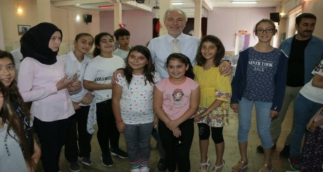Başkan, TÜGVA’nın yaz okulu öğrencileriyle buluştu