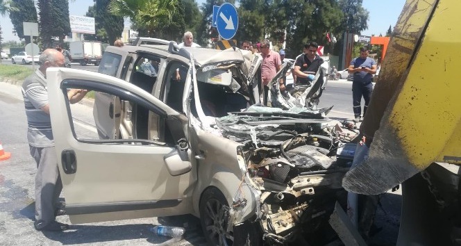 İzmir’de feci kaza: 1 kişi öldü, hamile bir kadın ağır yaralı