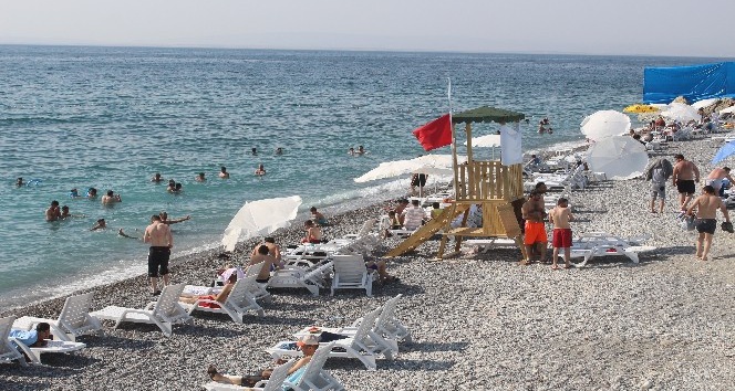 Van’ın ’Mavi Bayraklı’ plajı Akdeniz sahillerini aratmıyor