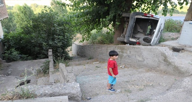 Diyarbakır’da faciayı ağaç önledi
