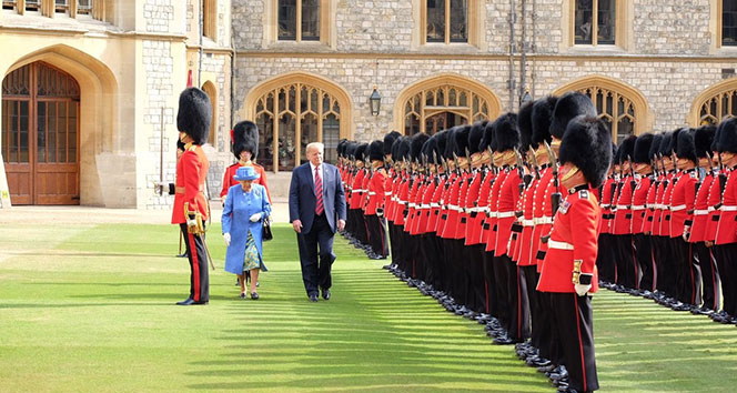 ABD Başkanı Trump, Kraliçe Elizabeth ile bir araya geldi