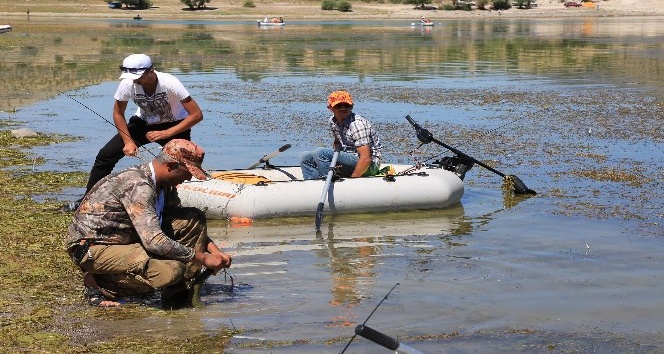Balıkçılar Ayaş’ta kıyasıya yarıştı