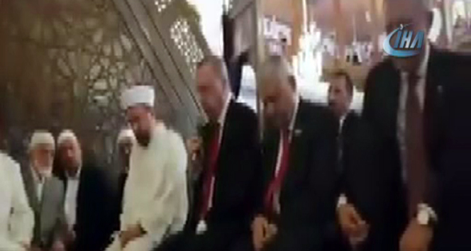 Başkan Erdoğan, Hacı Bayram Camii&#039;nde Kur&#039;an-ı Kerim okudu