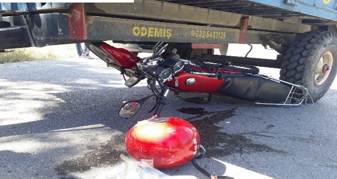 Traktörle çarpışan motosiklet sürücüsü hayatını kaybetti