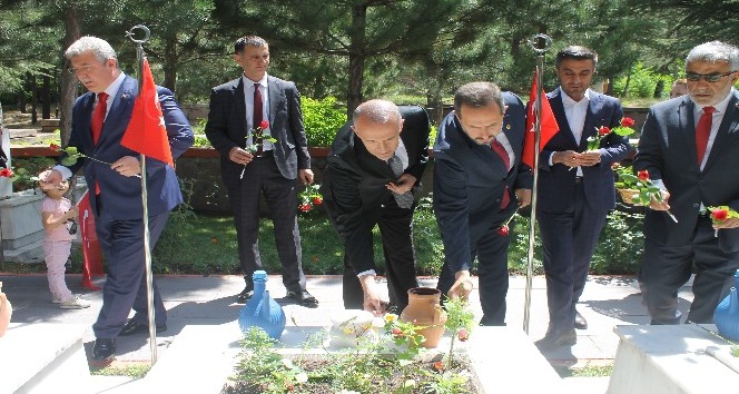 15 Temmuz Demokrasi ve Milli Birlik Günü dolayısıyla şehitlik ziyaret edildi